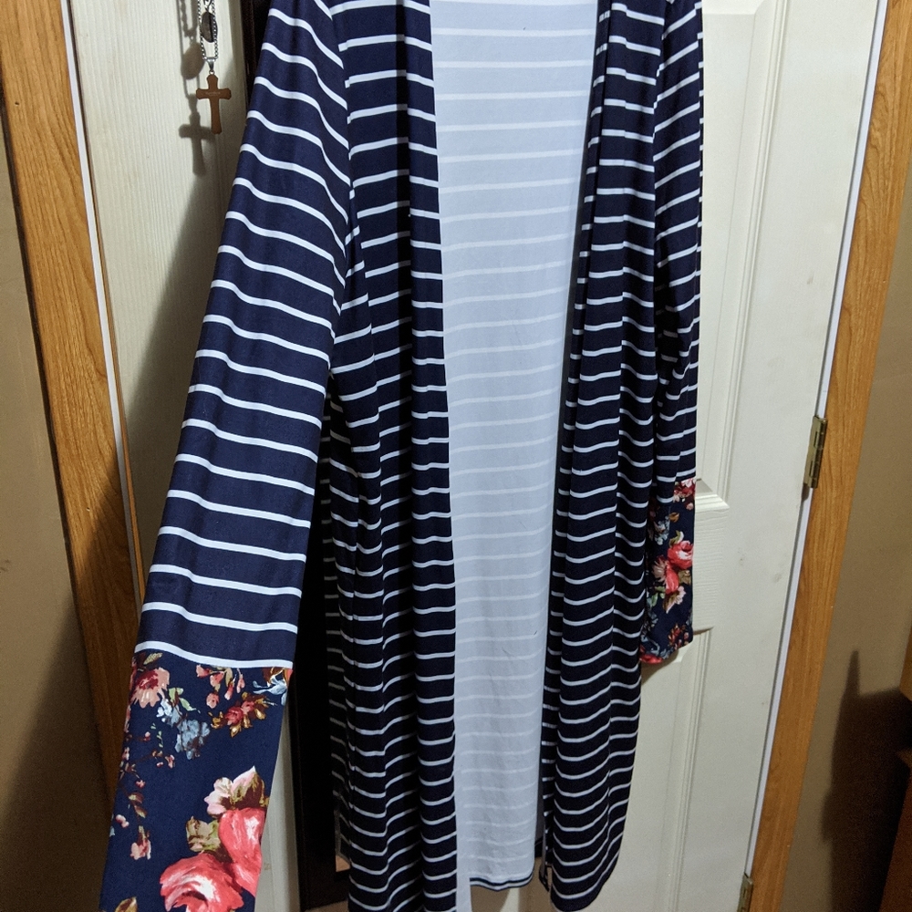 Lovely floral print sleeve duster